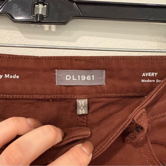 DL1961 Avery Modern Straight in Henna 35x34 - Picture 3 of 7